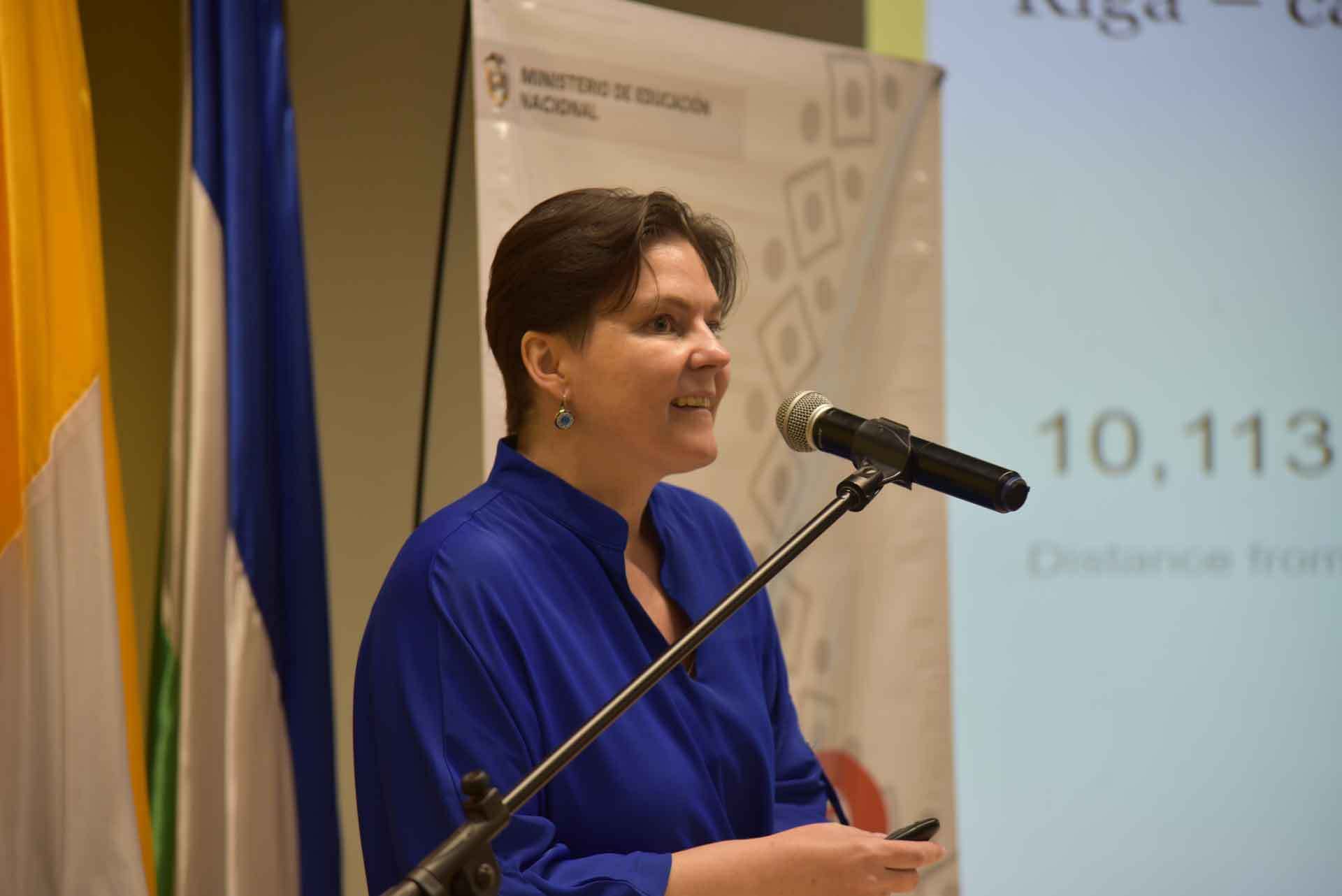 Jelena Titko, docente investigadora de la Universidad de Ciencias Aplicadas, Eka - Letonia durante su conferencia