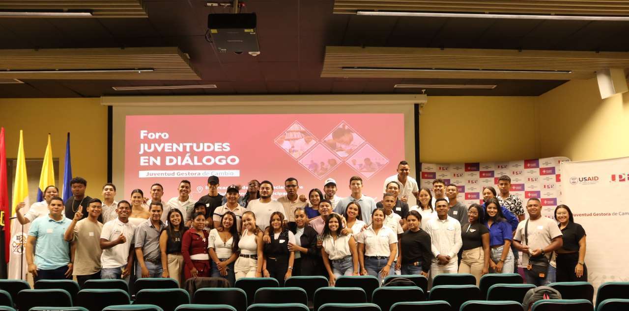 Jovenes miembros de los subsistemas de participación del Sur de Córdoba y Bajo Cauca antioqueño en el foro Juventudes en Diálogo
