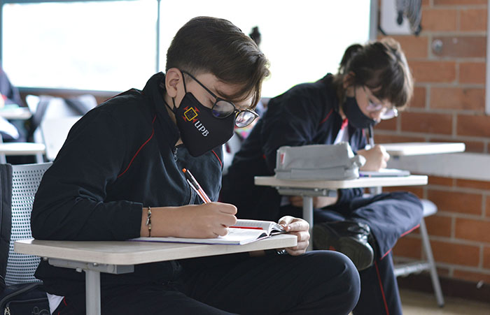 Estudiantes del Colegio de la UPB retornan a clases