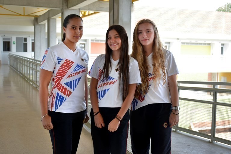 De izquierda a derecha: Ximena Gallego Hincapie, Sara Acevedo López y Maria Paula Valencia Marín.  