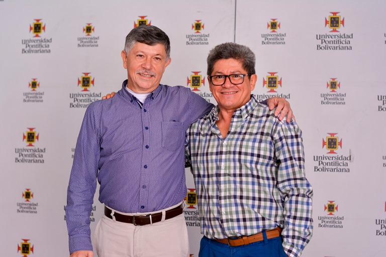 Aquí estan  el escritor Mg. Juan Rodas Montoya y el cronista Ricardo Aricapa Ardila