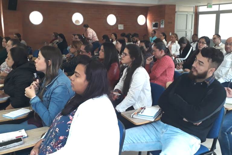 Psicólogo del Colegio de la UPB brindó charla al personal educativo del Oriente antioqueño por invitación de la diócesis de Sonsón-Rionegro