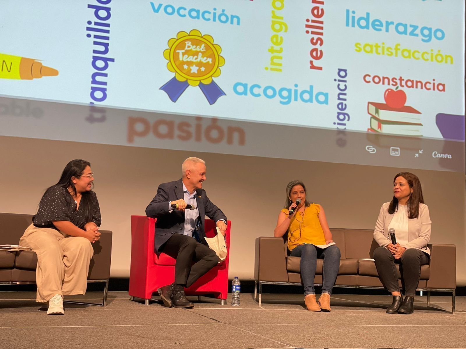 Este 7 de octubre de 2024 alrededor de 800 docentes se reunieron en la UPB para el encuentro anual de maestros arquidiocesanos, este año con la temática de: Resignificando nuestra vocación: formar desde la pasión. 