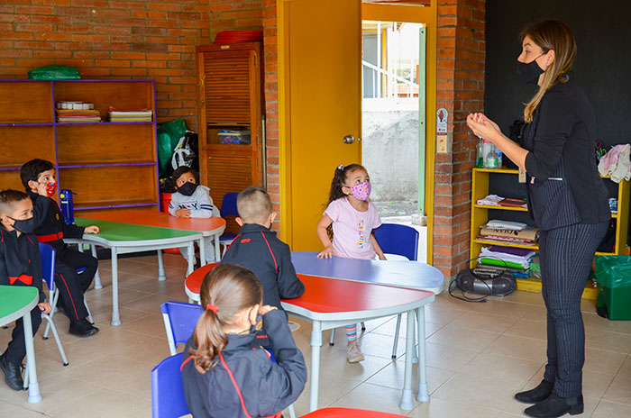 Estudiantes del Colegio de la UPB retornan en alternancia