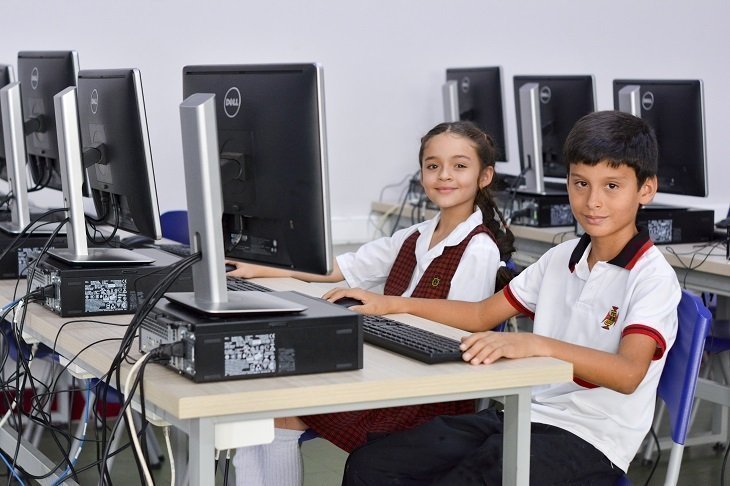 Estudiantes en computadores UPB 