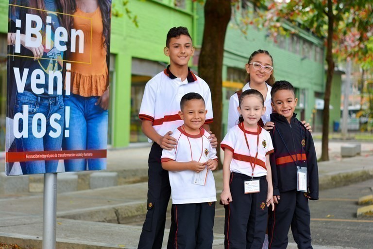 Estudiantes Colegio de la UPB durante jornada de inducción