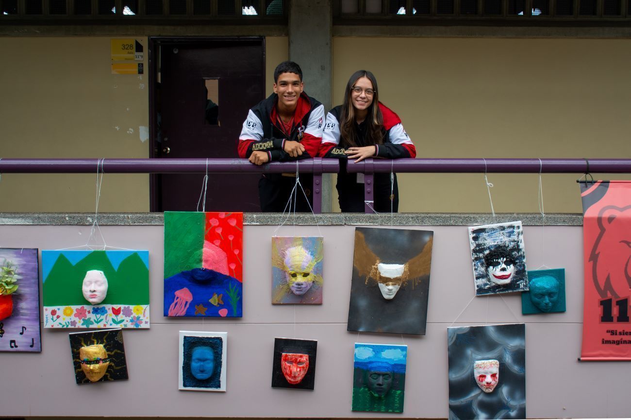 Estudiantes de 11° exhiben su arte antes de culminar su etapa en el colegio