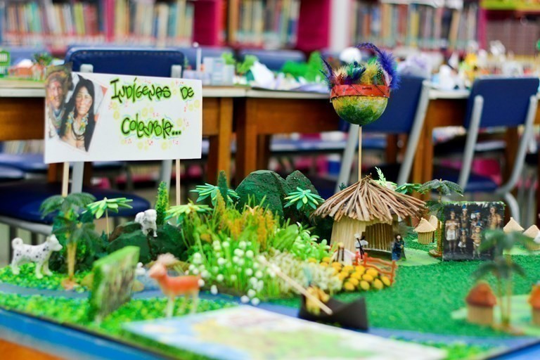 El arte de aprender y divertirse: una muestra de manualidades y maquetas se expone en la Primaria