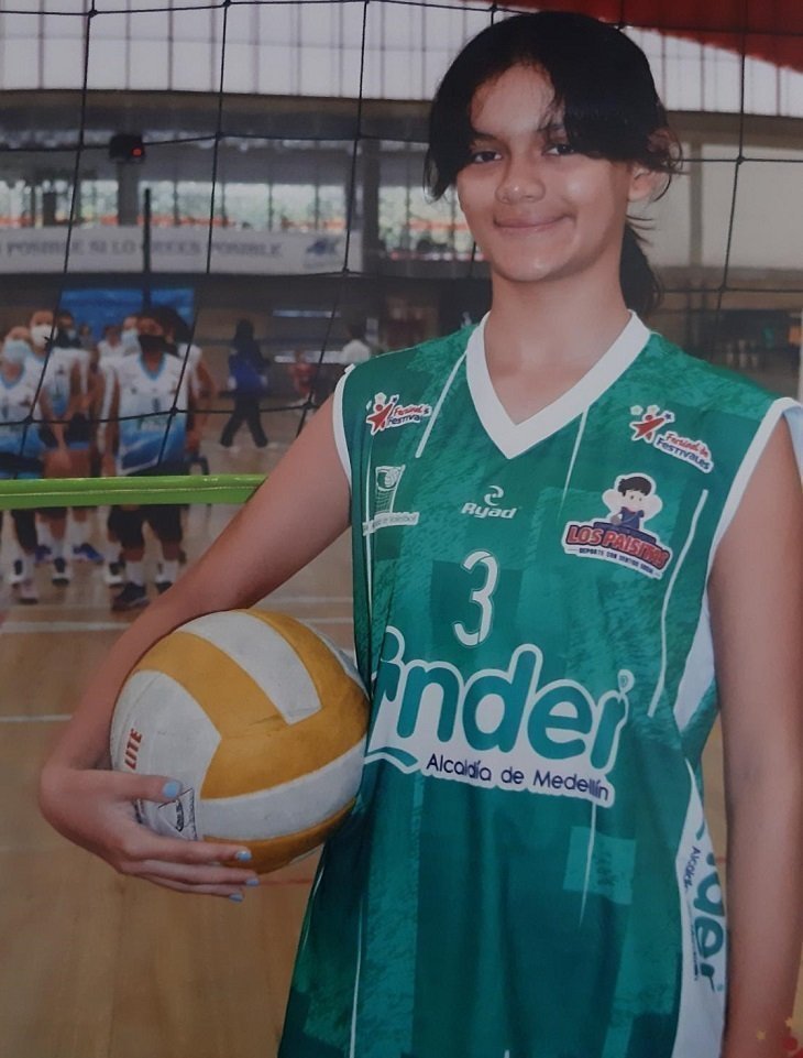 Sofía Marín Gutiérrez, estudiante de sexto del Colegio de la UPB y participante del Festival de Voleibol