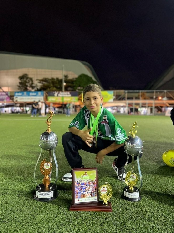 Juan Pablo Giraldo, estudiante de séptimo grado del Colegio de la UPB y participante del equipo de fútbol que ocupó el tercer puesto en el Festival de Festivales
