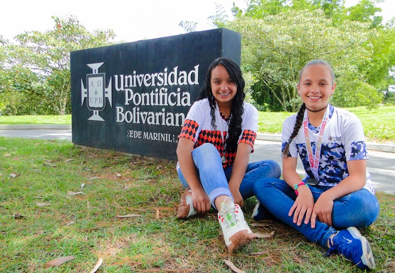 Aquí están las estudiantes Lorenlly Dahiana Gómez Ramírez y Jimena Cardona Duque