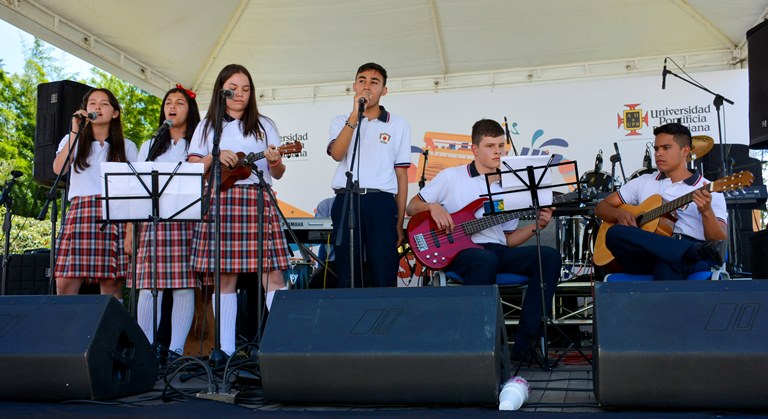 Aquí esta el grupo musical del Colegio Corazonista