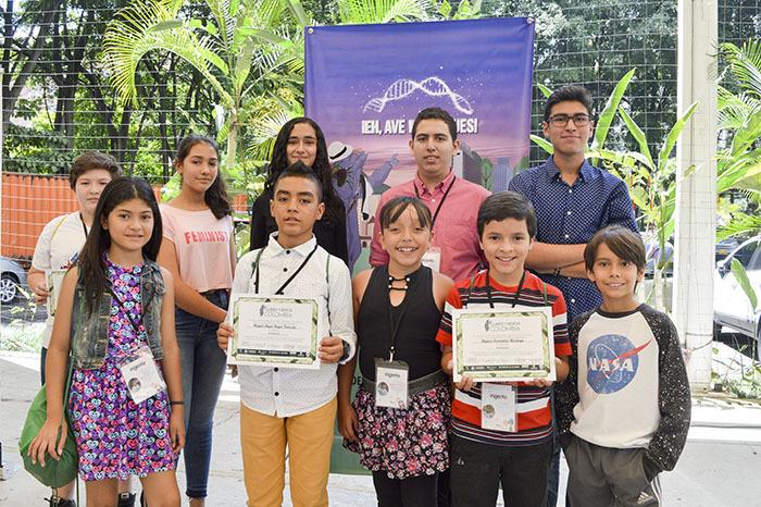 Estudiantes pertenecientes a la Revista Ingenio
