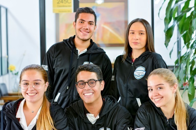 De izquierda a derecha: Luciana Restrepo Cadavid, Juan Pablo Ochoa Gallego, Luis Gabriel Quintero Hoyos, Mariana Marín Mejía, Manuela Restrepo Cadavid. 