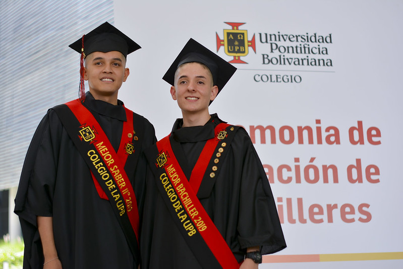  Mateo Serna Muñoz, el mejor esudiante en las pruebas Saber 11; y Sebastián Piedrhita Pérez, mejor bachiller 2019. 