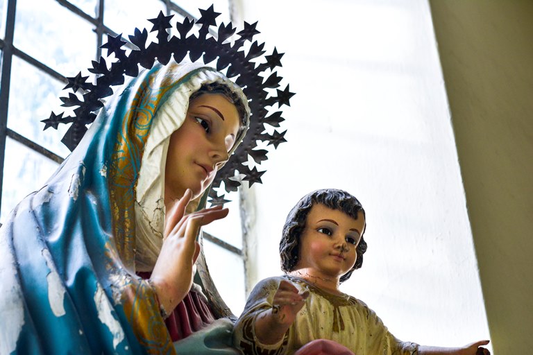 Virgen María ubicada en la sección Primaria