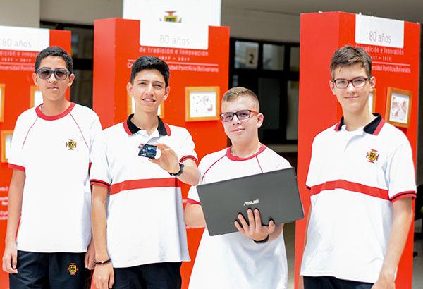 Integrantes del proyecto de la impresora 3D del Colegio de la UPB