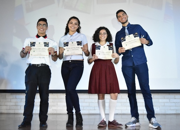 Aquí están De izquierda a derecha: De izquierda a derecha: Daniel Urrego Castro, Sharon Torrealba Gallego, Laura Muriel Restrepo y Tomás Restrepo.  