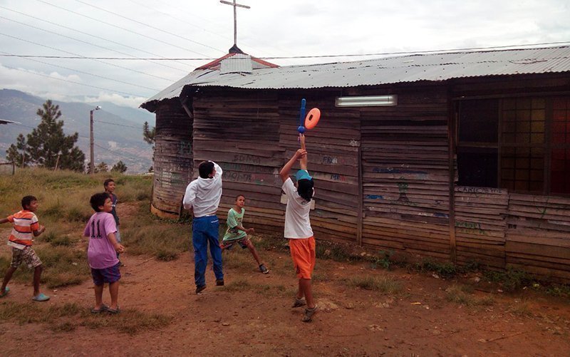 palotroke y niños 