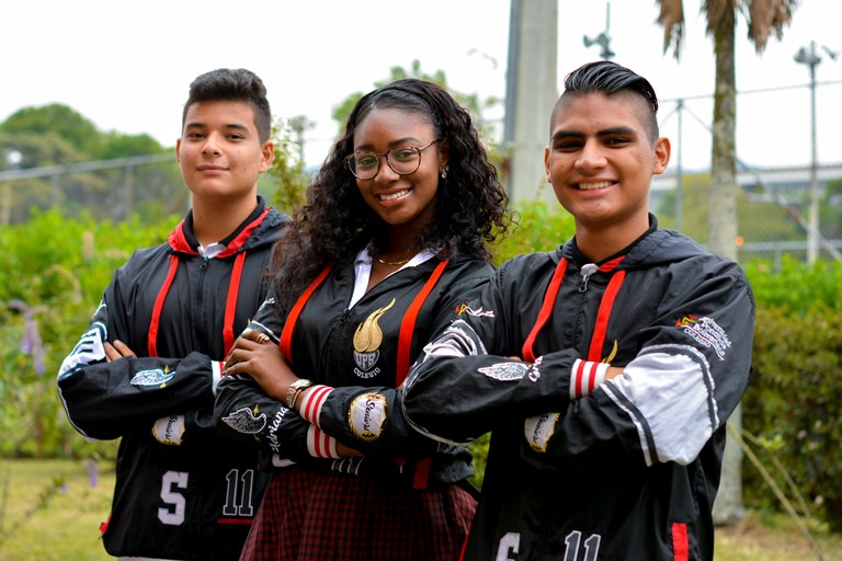 Aquí están de izquierda a derecha: Gabriel, Adriana y Sebastián.