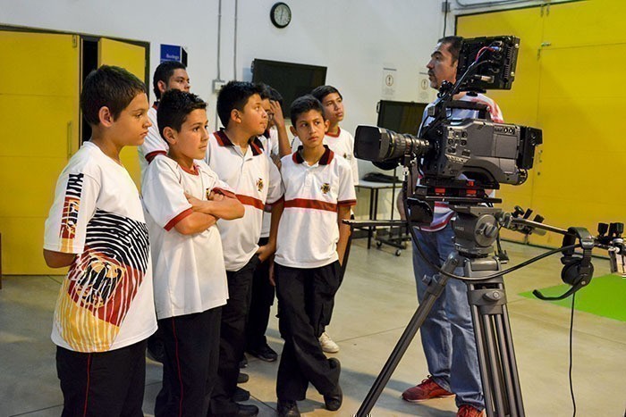 En el estudio insonorizado se graban los programas En rojo y negro y Para vivir mejor de Televid.