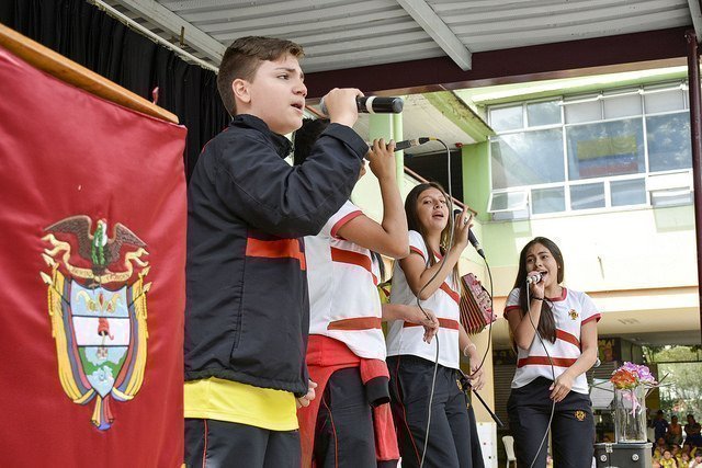 La agrupación, Familia Ensamble, interpretó ritmos del pacífico tales como "Apágame la vela".