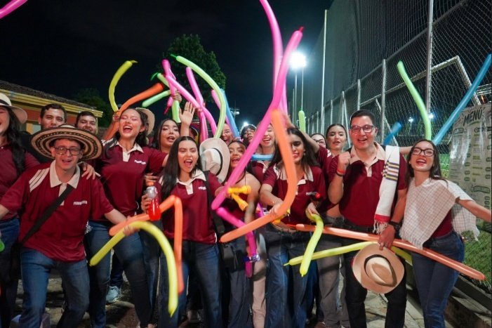 Estudiantes en el nocturnal 