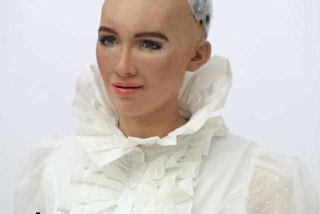 Sophia la robot que nos acompañará en la Escuela de Verano 2018