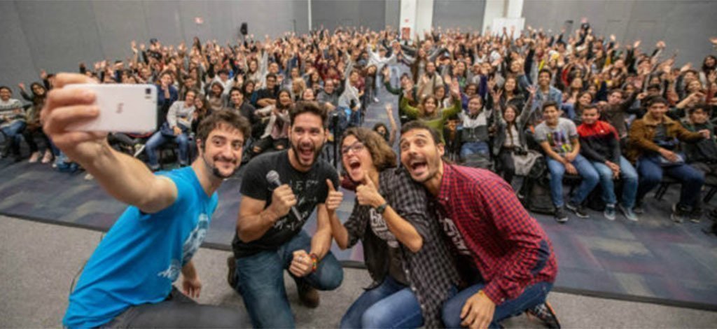 Selfie del grupo Big Van Ciencia con humor