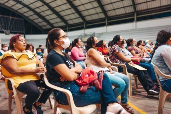 Padres de familia de estudiantes del Colegio Cárdenas Palmira