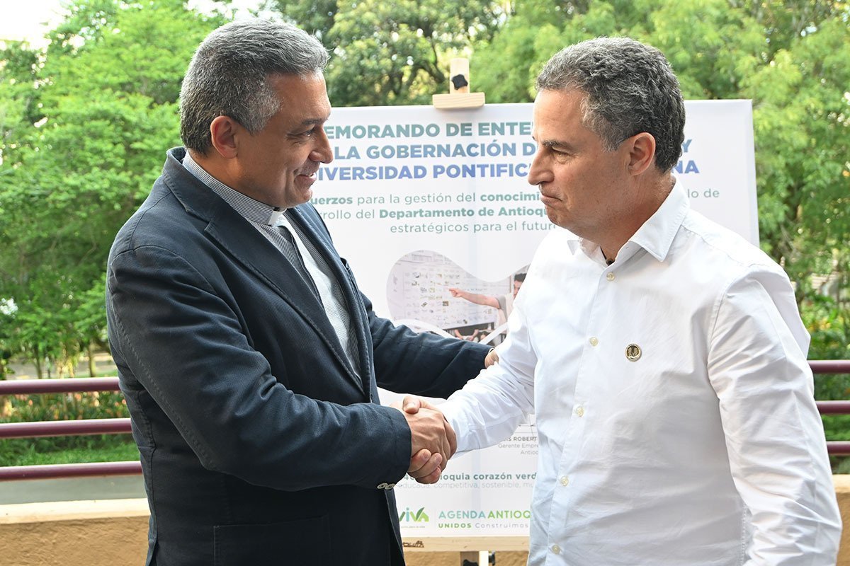 APRETÓN DE MANOS