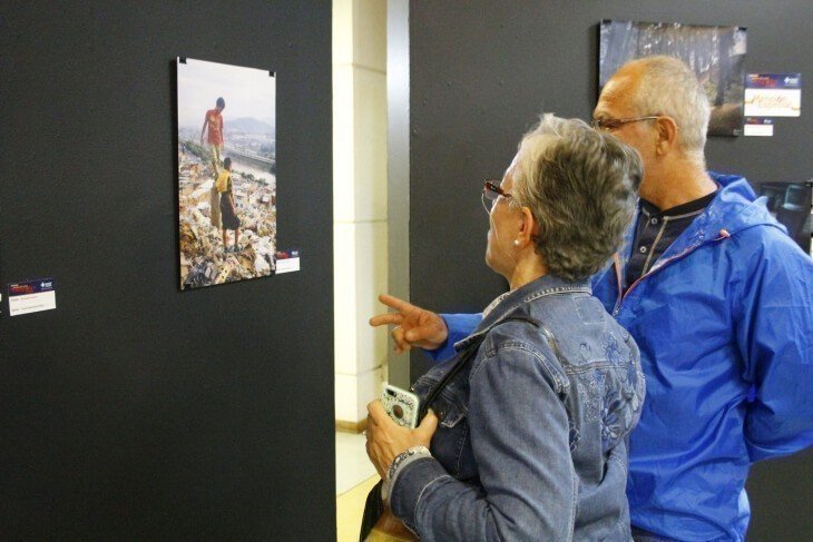 Asistentes durante la exposición que estará abierta hasta el 16 de noviembre