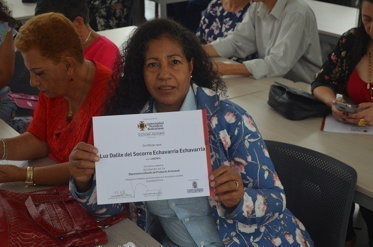 Certificada con Diplomatura en Diseño de Producto Artesanal