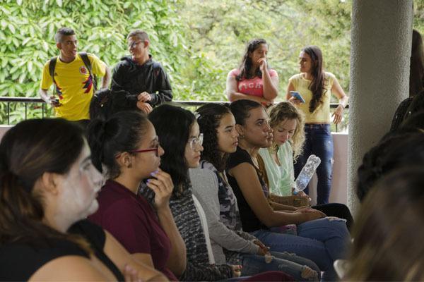 Asistentes a la conferencia sobre Violencia de Género