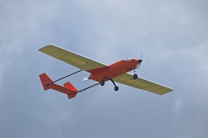 Avión para monitorear salud estructural de aeronaves.