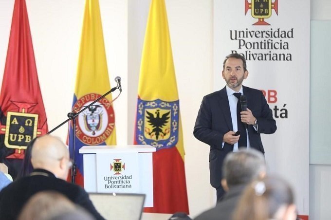Ministro de Agricultura en Sede UPB Bogotá