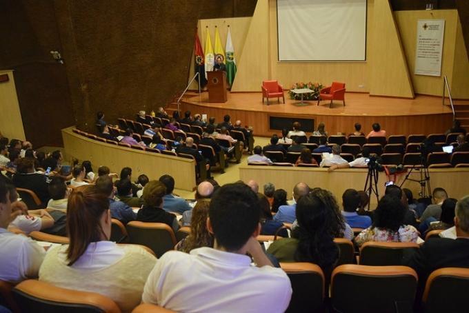 Asistentes a la capacitación para medios sobre la visita del Papa Francisco en la UPB.