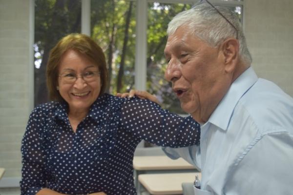 La alegría de compartir entre amigos se vive en Casa de la Felicidad.