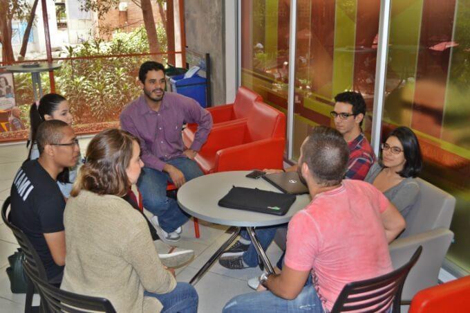 Estudiantes en Club de conversación