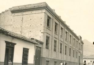 Primer edificio del Colegio de la UPB