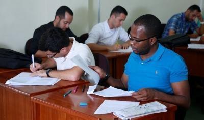 estudiantes en clase