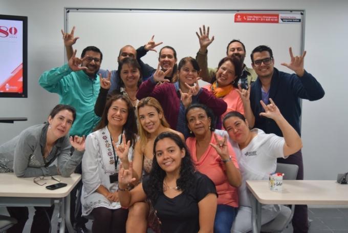 profesores del curso de lenguaje de señas