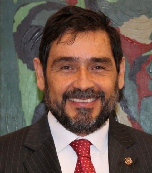 Foto frontal de Milton Quiroga