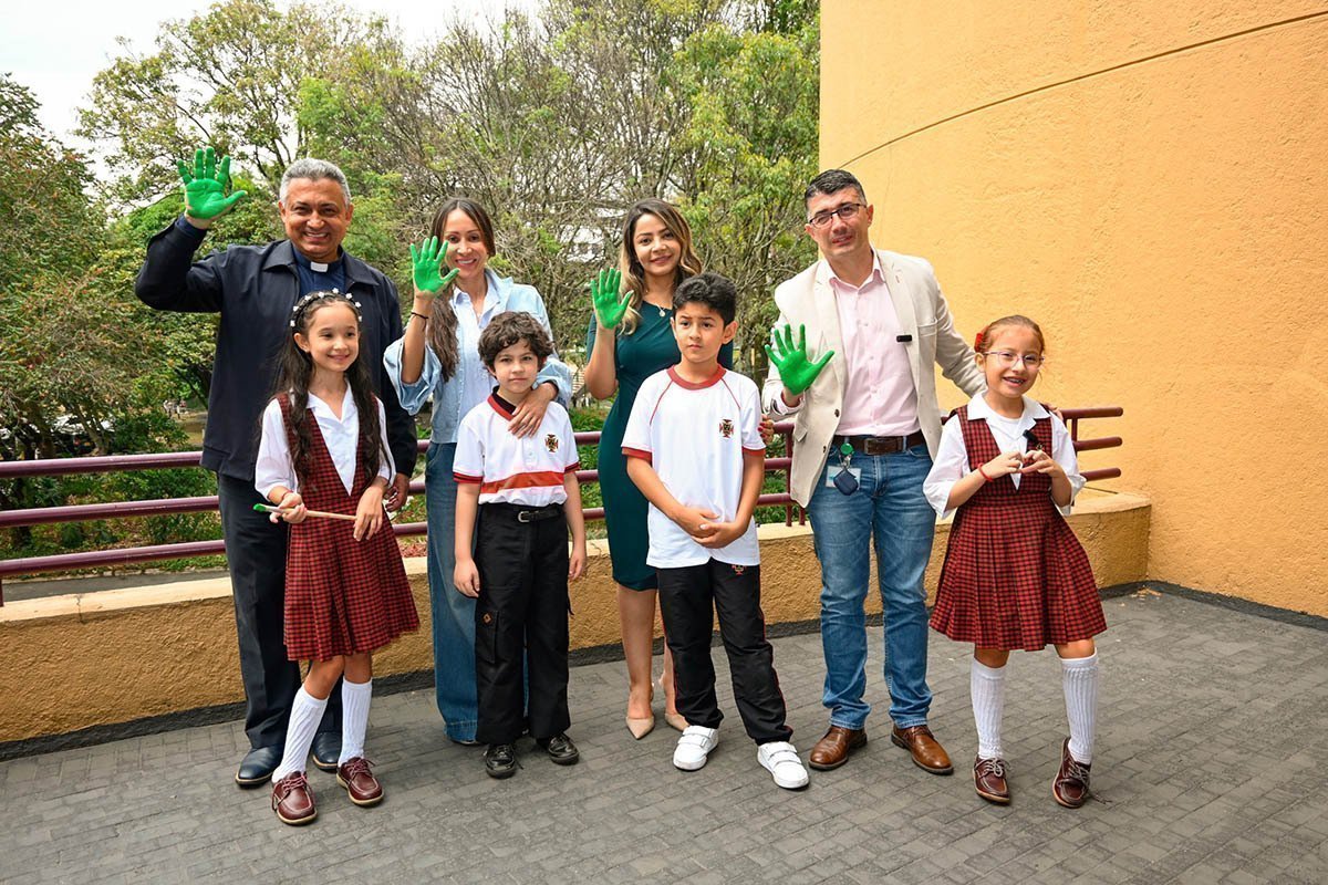 De izq. a derecha: rector UPB, secretaria de Medio Ambiente de Medellín, directora del Área Metropolitana del Valle de Aburrá y secretario de Ambiente y Sostenibilidad de la Antioquia