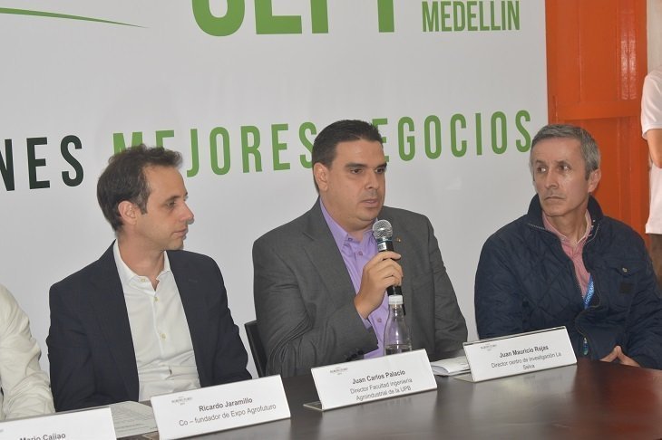 Director de la Facultad de Ingeniería Agroindustrial en la rueda de prensa de Expo Agrofuturo 2019