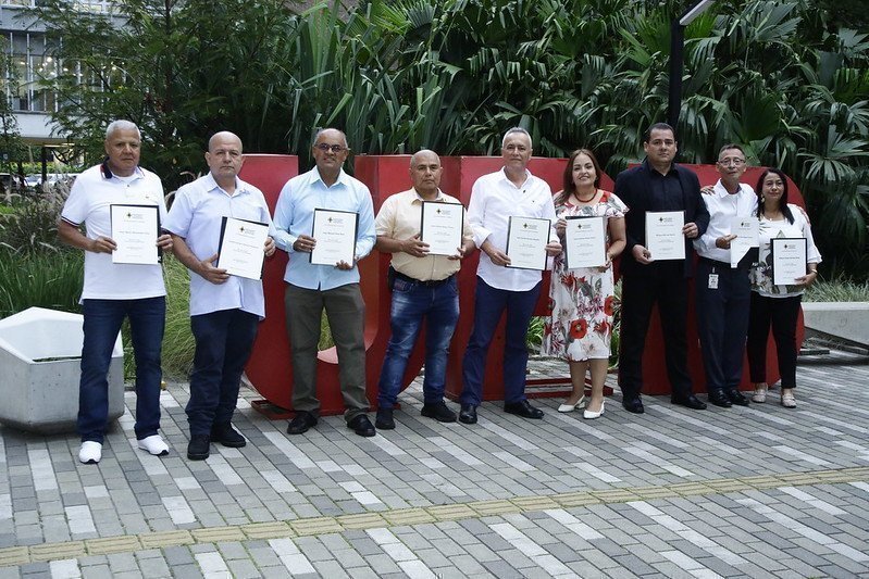 Reconocimiento a empleados y dependencias con aniversario especial