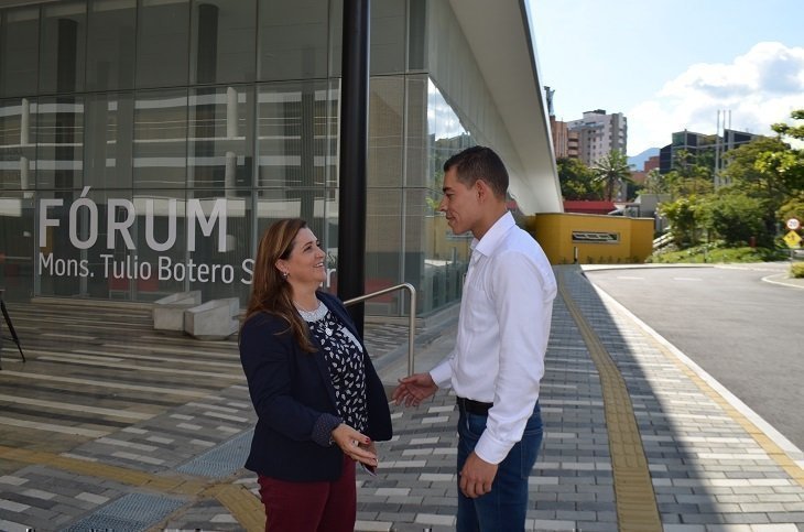 Dora María Carmona Garcés, docente en el área ambiental de la diplomatura y John Favert García Gañan, coordinador académico de Derecho Minero