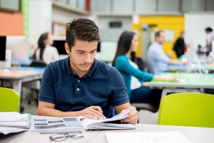 Estudiante en el LinkLab UPB