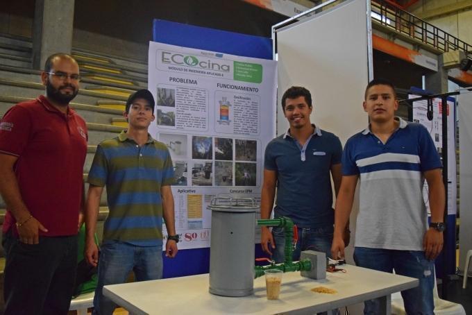 Con un fogón que funciona con cascarilla de café, un grupo de estudiantes de Ingeniería Mecánica buscan atender problemáticas en el oriente antioqueño.