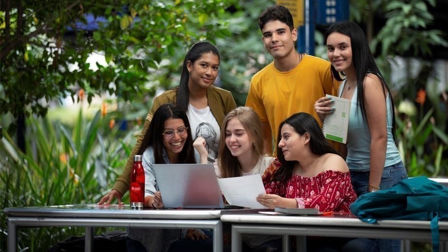 Apdrina a un estudiante